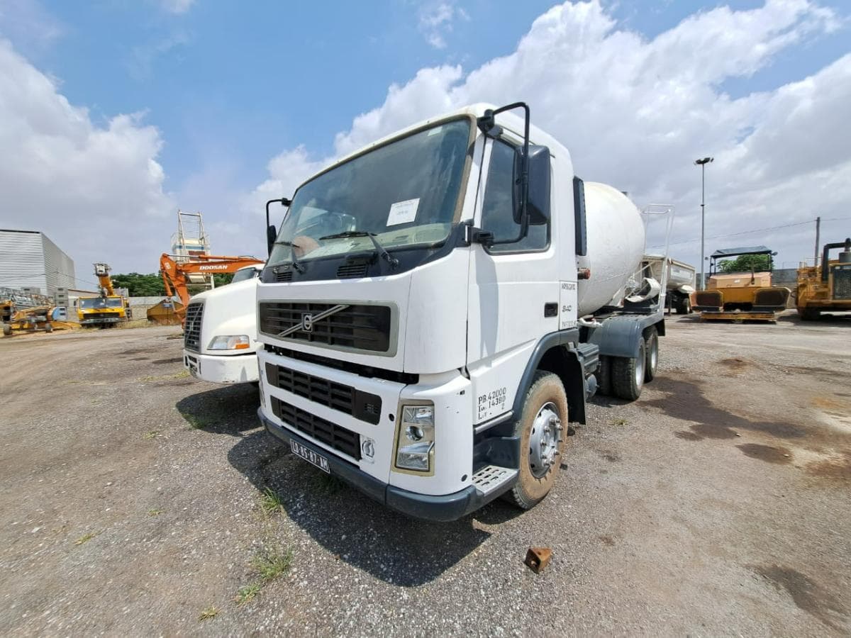 Autobetoneira (7M3) VOLVO · Viana — image 12