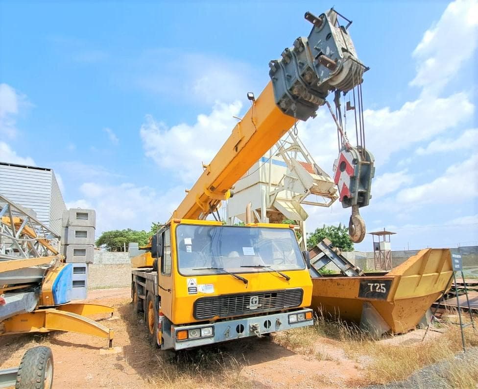 Auto Grua (35T) GROVE GMK 2035 · Viana — image 6