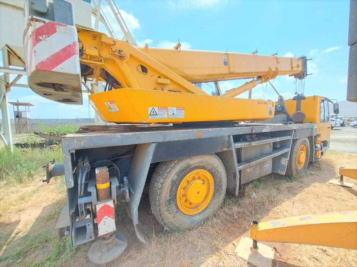 Auto Grua (35T) GROVE GMK 2035 · Viana — image 2