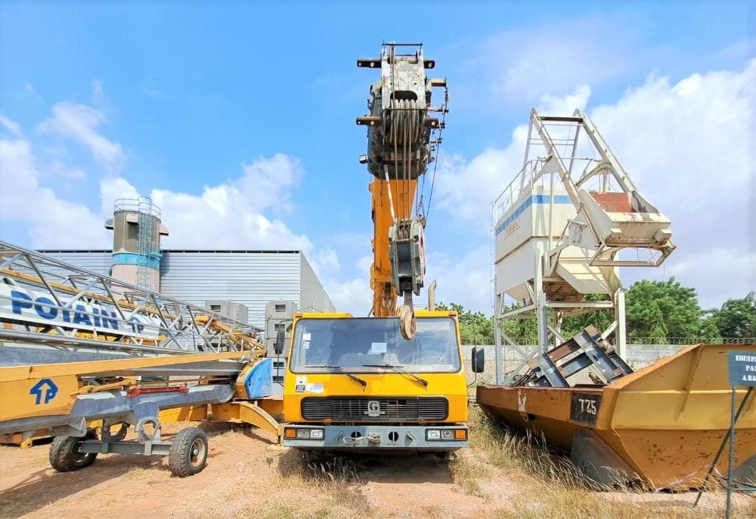 Auto Grua (35T) GROVE GMK 2035 · Viana — image 9