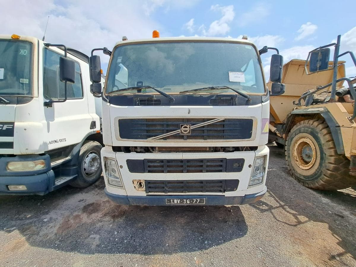 Camião Trator (6X4) VOLVO FM 12-36 · Viana — imagem 2