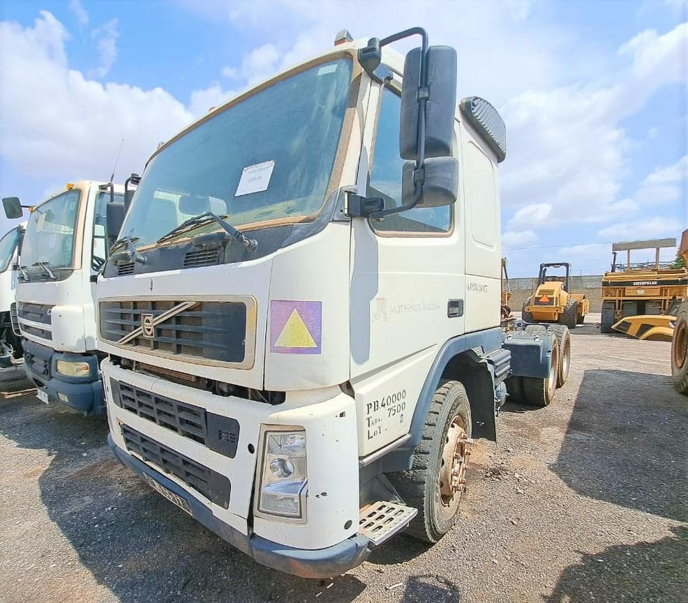 Camião Trator (6X4) VOLVO FM 12-36 · Viana — imagem 7