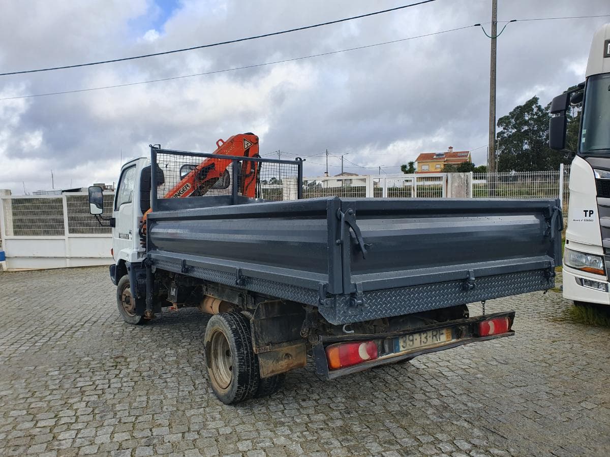 Nissan Cabstar 110 com Grua Palfinger Tribasculante — image 4