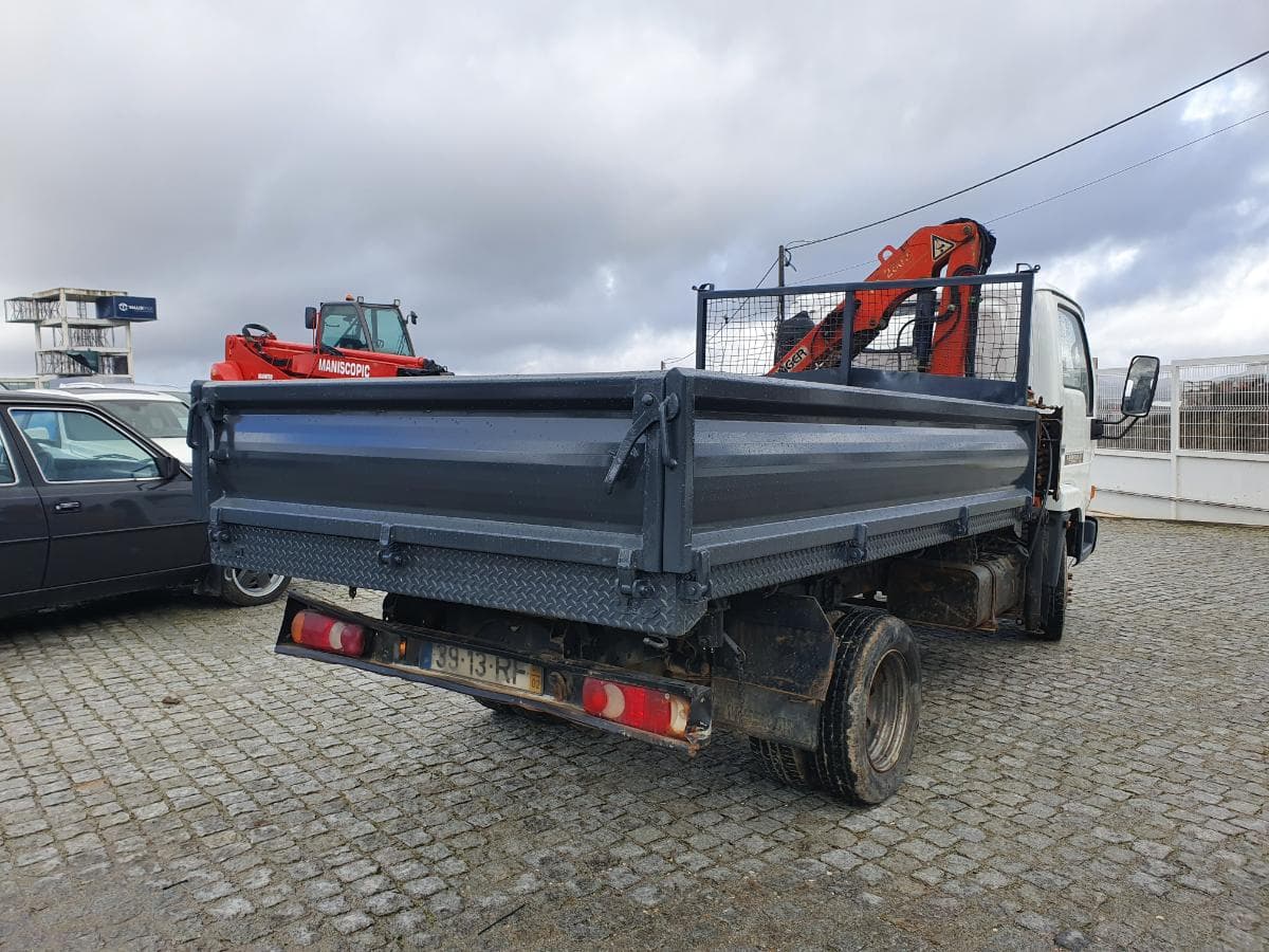 Nissan Cabstar 110 com Grua Palfinger Tribasculante — image 7