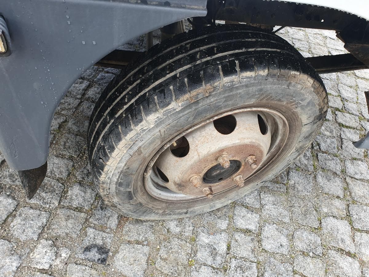 Nissan Cabstar 110 com Grua Palfinger Tribasculante — image 8