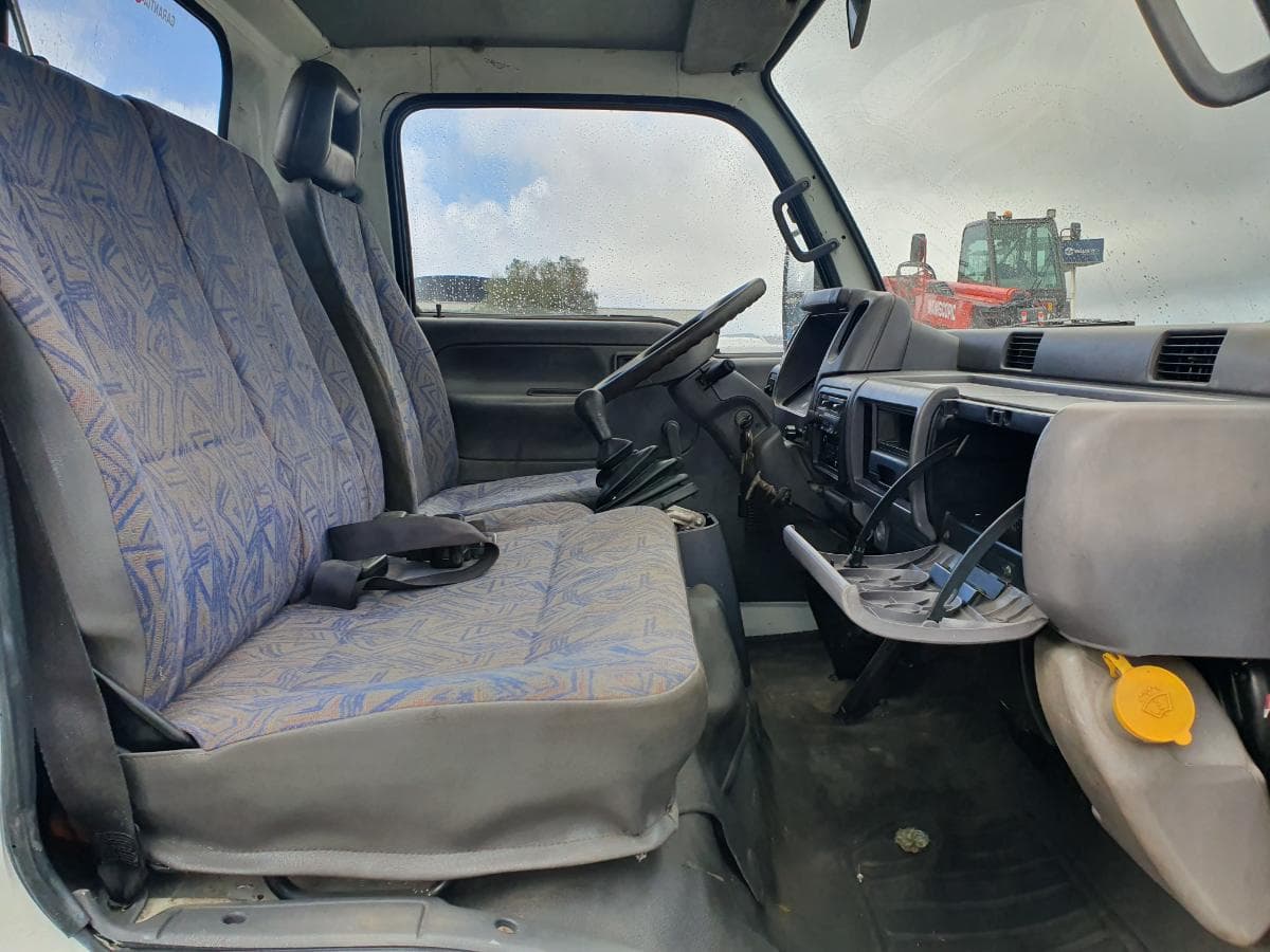 Nissan Cabstar 110 com Grua Palfinger Tribasculante — image 14