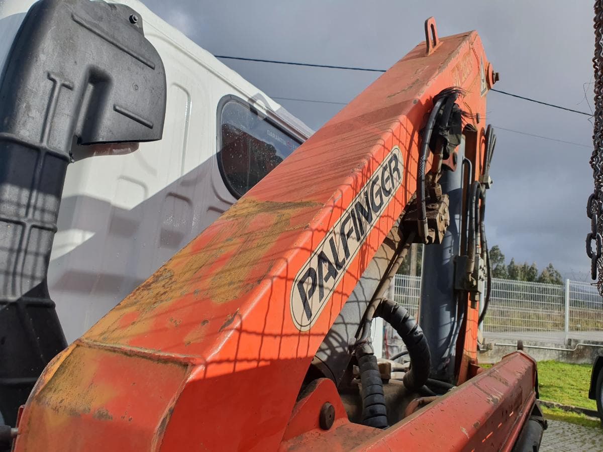Nissan Cabstar 110 com Grua Palfinger Tribasculante — image 16