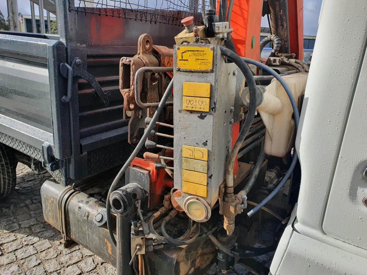 Nissan Cabstar 110 com Grua Palfinger Tribasculante — image 18