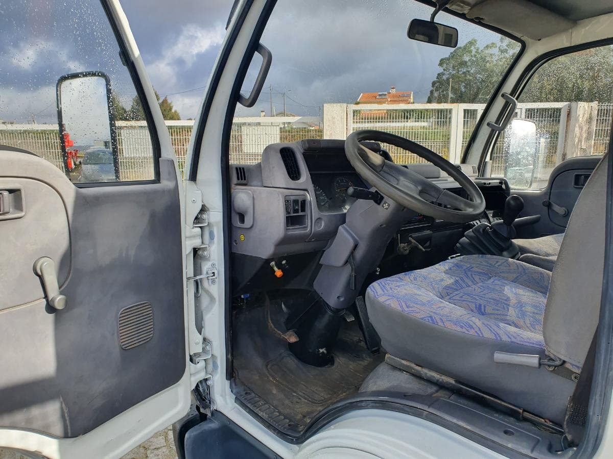 Nissan Cabstar 110 com Grua Palfinger Tribasculante — image 19