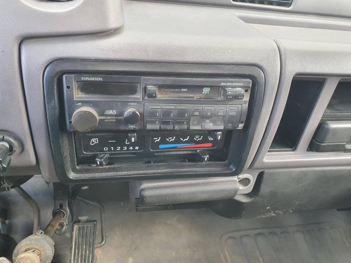 Nissan Cabstar 110 com Grua Palfinger Tribasculante — image 23