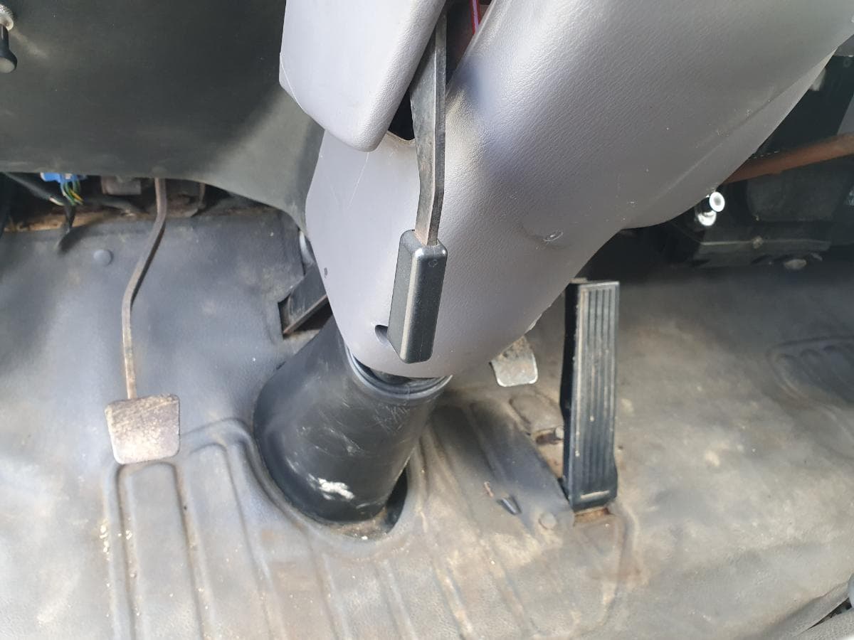 Nissan Cabstar 110 com Grua Palfinger Tribasculante — image 24