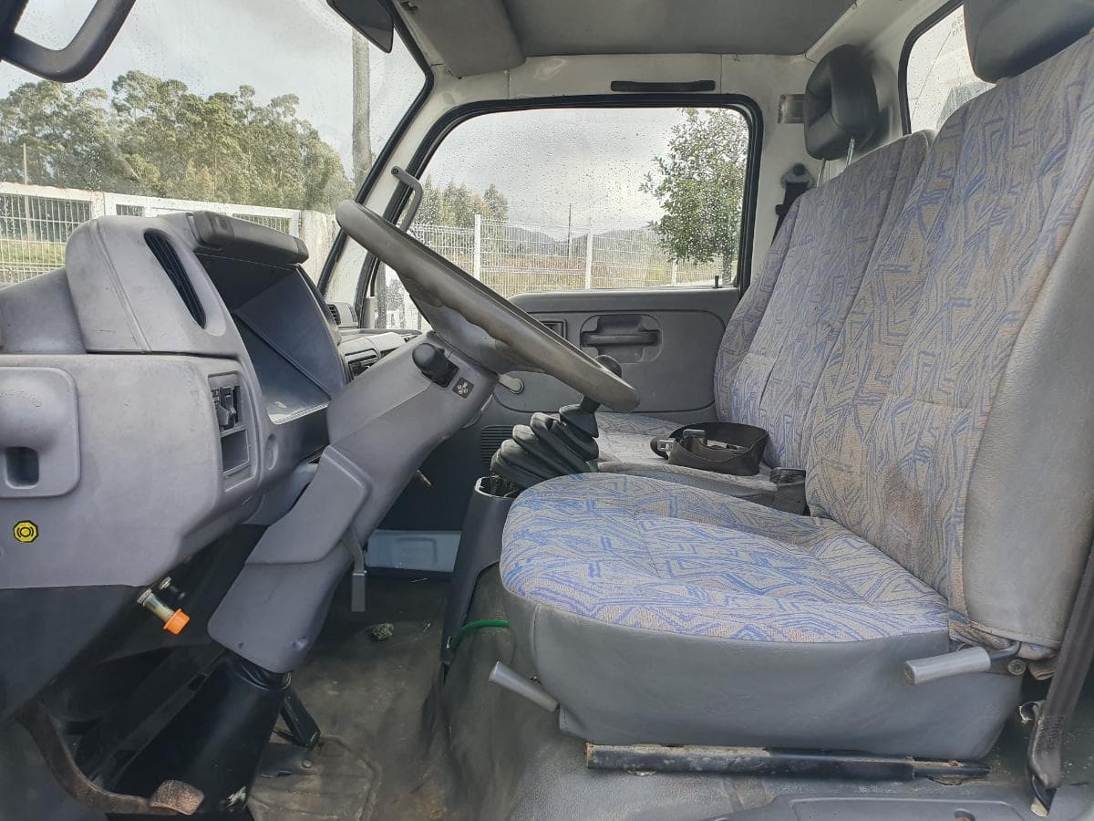 Nissan Cabstar 110 com Grua Palfinger Tribasculante — image 30