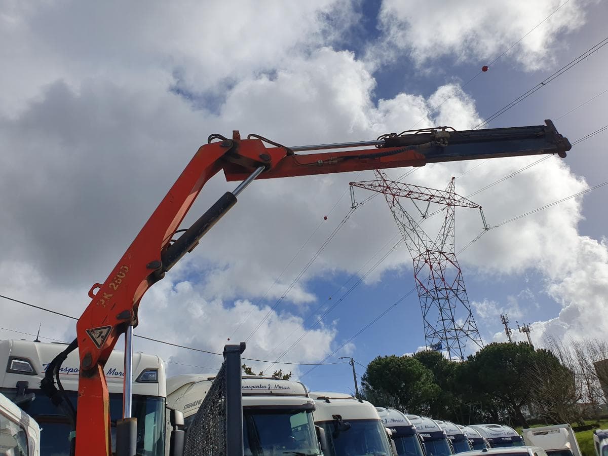 Nissan Cabstar 110 com Grua Palfinger Tribasculante — image 35
