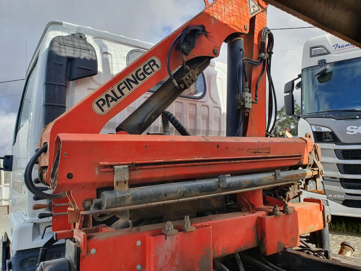 Nissan Cabstar 110 com Grua Palfinger Tribasculante — image 36