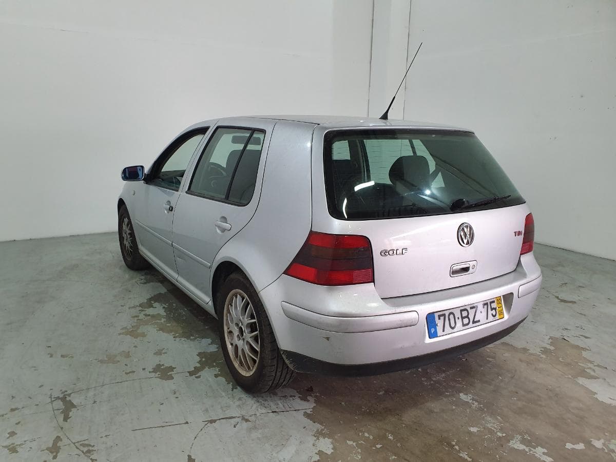 Volkswagen Golf 1.9 TDI 150cv · Ano 2002 — image 8