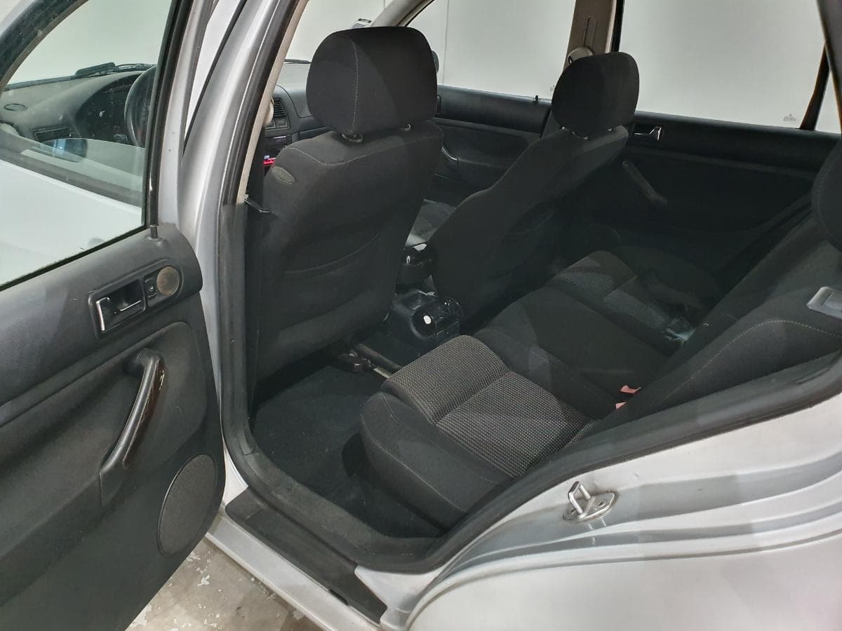 Volkswagen Golf 1.9 TDI 150cv · Ano 2002 — image 23