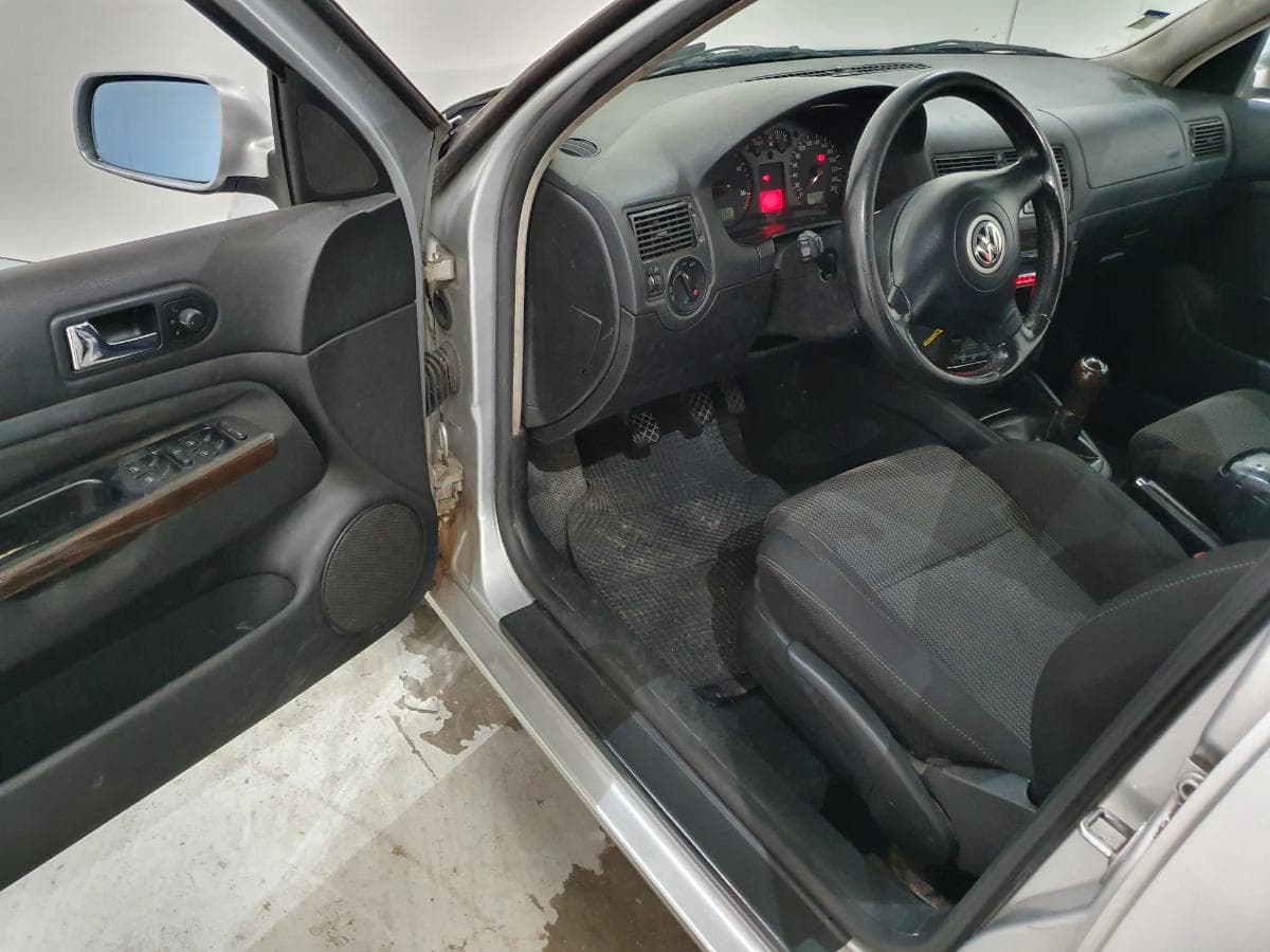 Volkswagen Golf 1.9 TDI 150cv · Ano 2002 — image 22