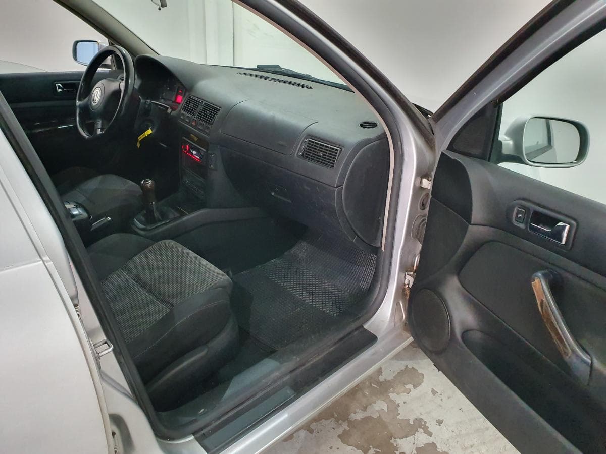 Volkswagen Golf 1.9 TDI 150cv · Ano 2002 — image 26