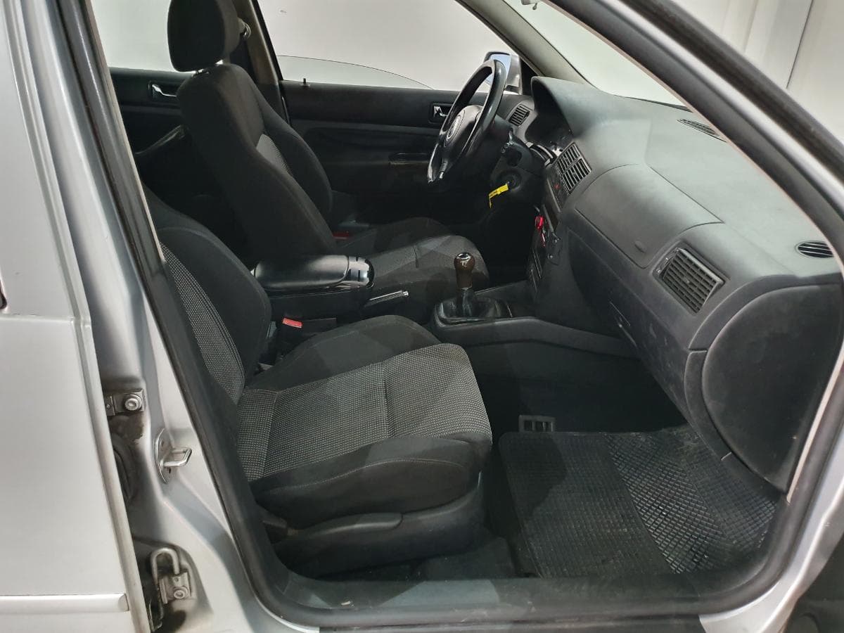 Volkswagen Golf 1.9 TDI 150cv · Ano 2002 — image 24