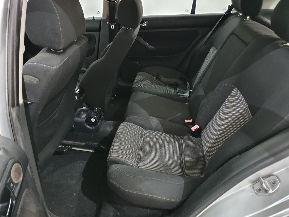 Volkswagen Golf 1.9 TDI 150cv · Ano 2002 — image 29