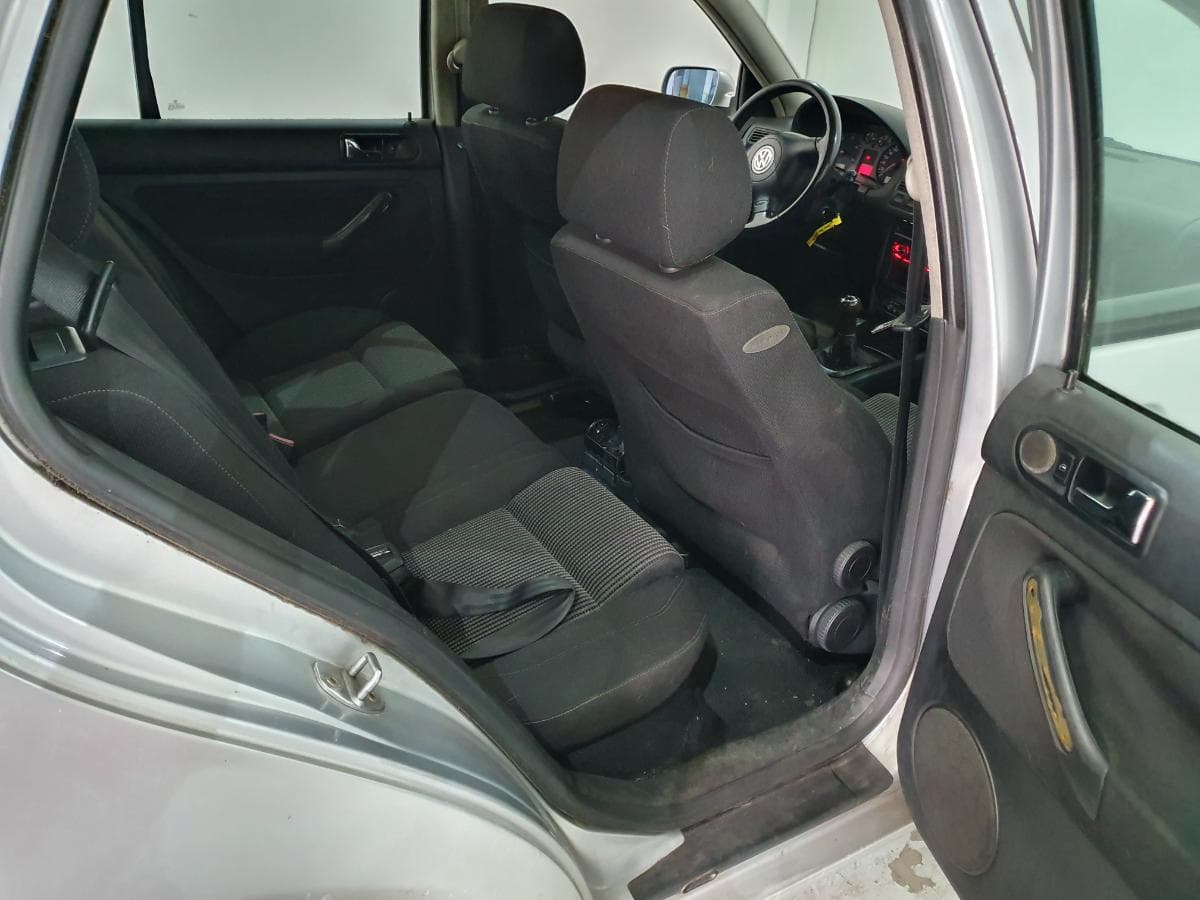 Volkswagen Golf 1.9 TDI 150cv · Ano 2002 — image 30