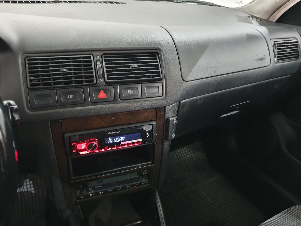 Volkswagen Golf 1.9 TDI 150cv · Ano 2002 — image 32