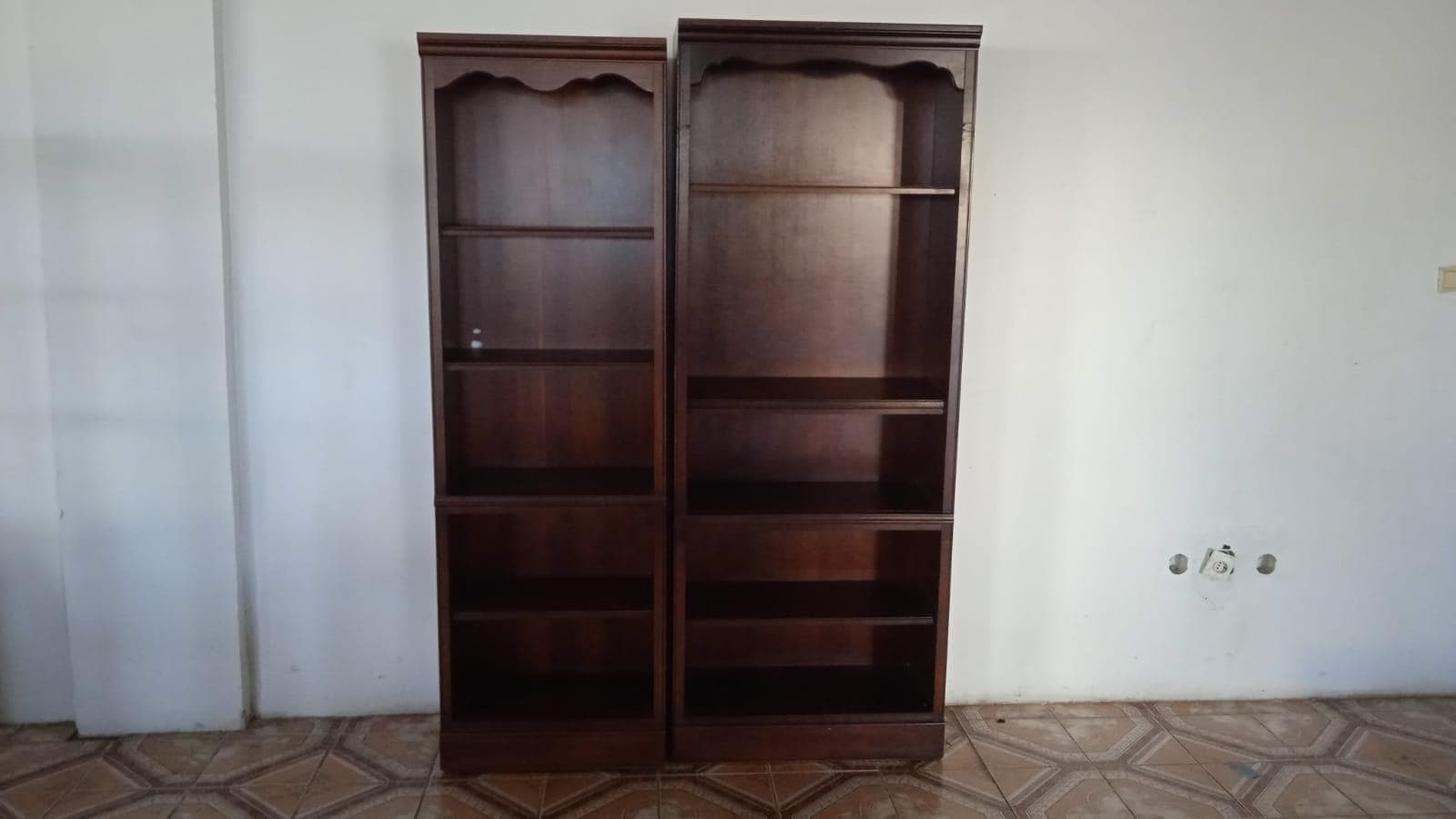 Mobilier de bureau · — image 1