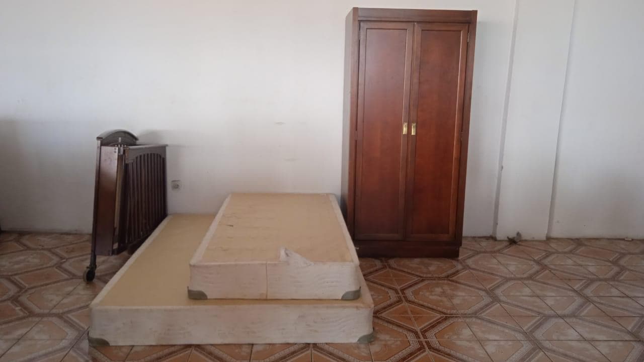 Office furniture · — image 1