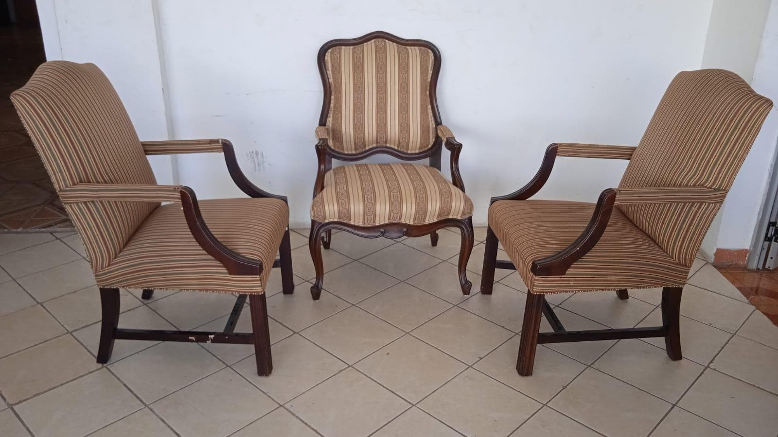 Mobilier de maison · — image 1