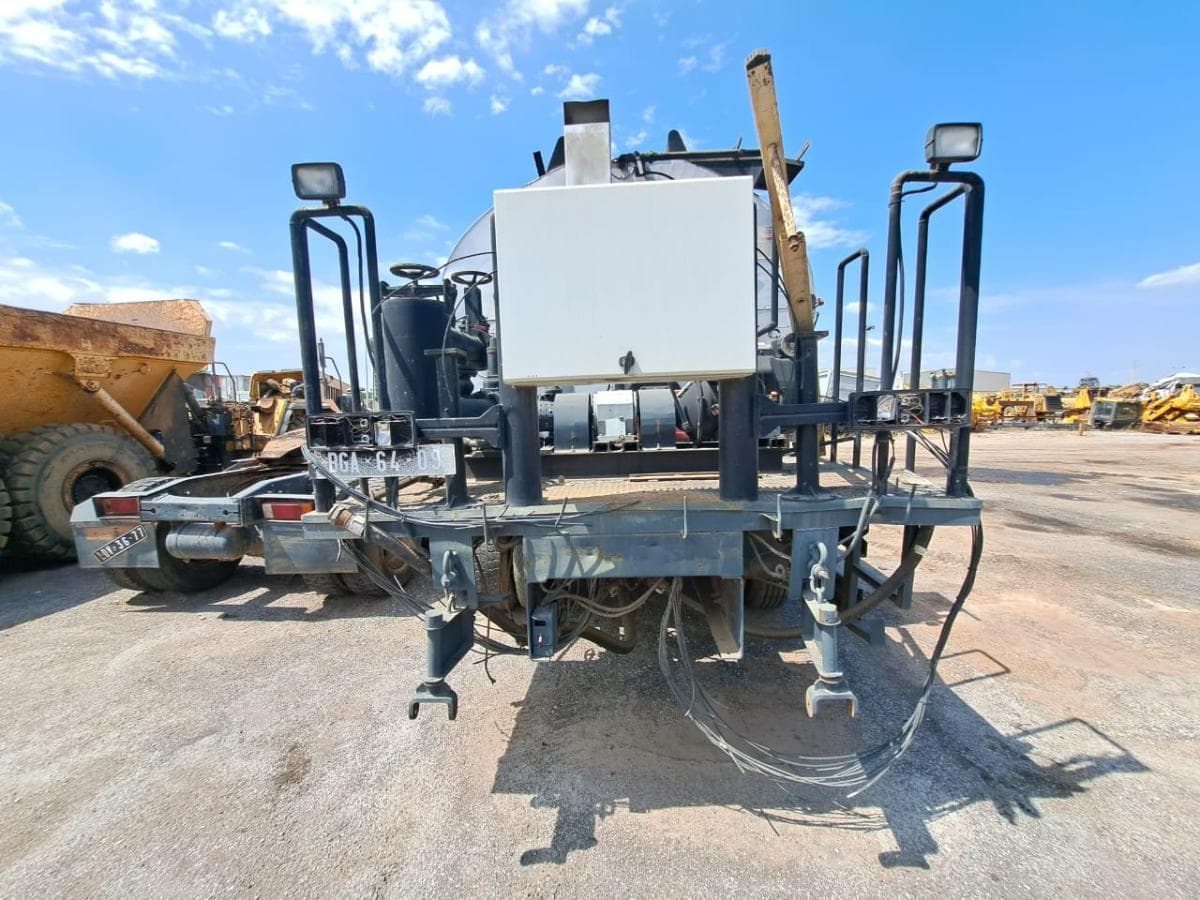 Autotanque de Emulsão (8.000L) DAF · Viana — imagem 3