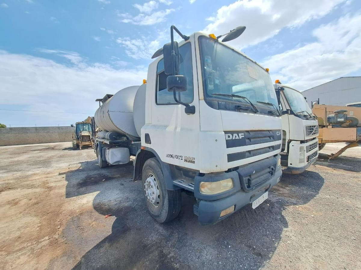 Autotanque de Emulsão (8.000L) DAF · Viana — imagem 4