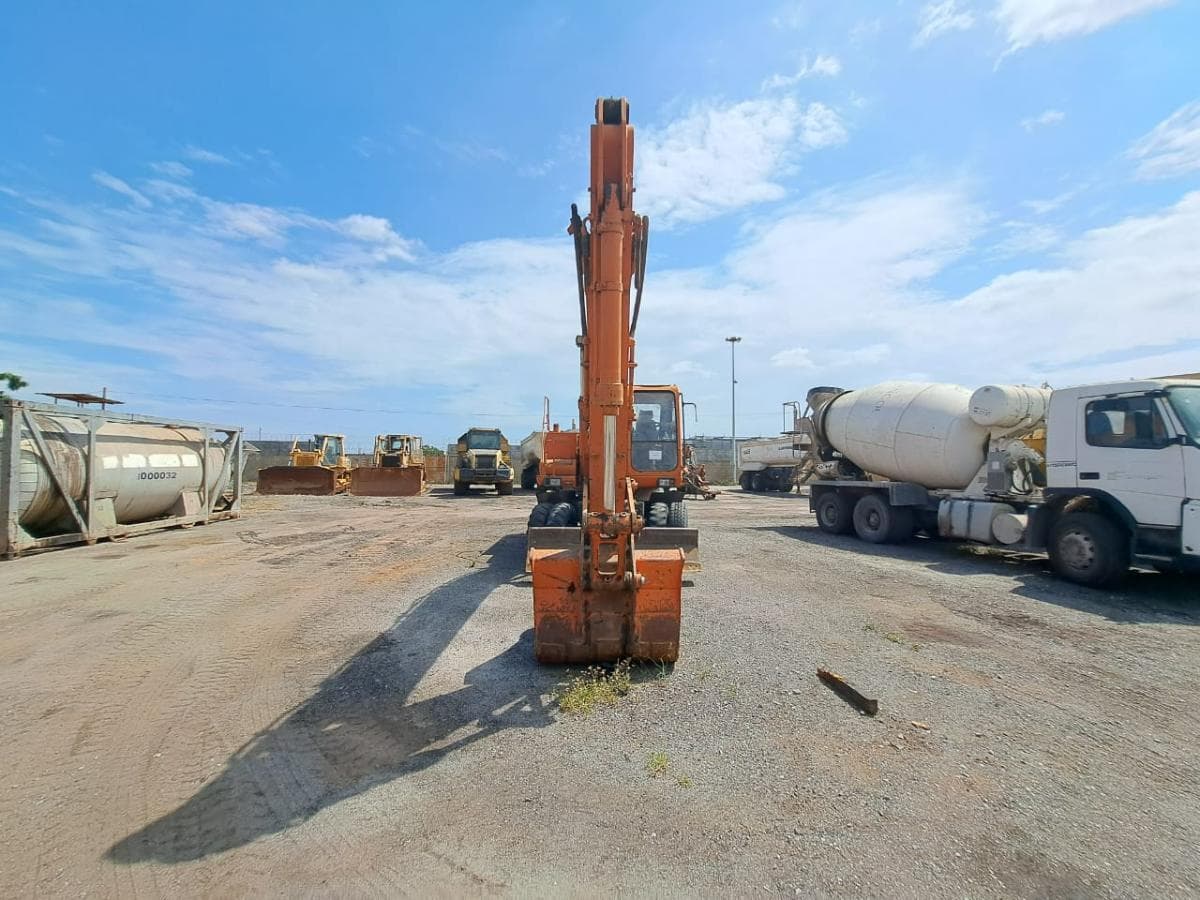 Escavadora de Pneus (20T) DOOSAN S-210 W-V · Viana — imagem 4