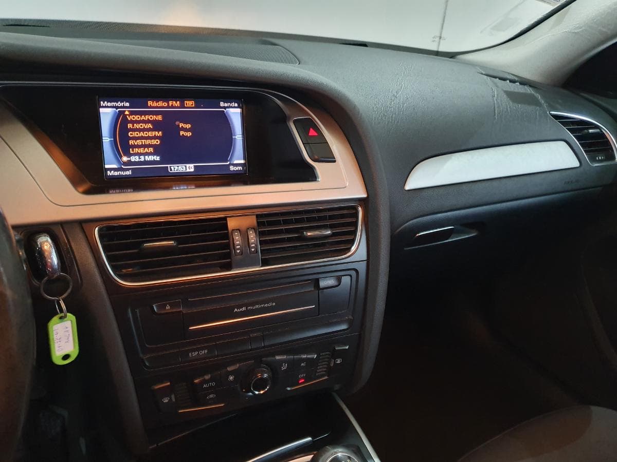 Audi A4 2.0 TDI · Ano 2009 — image 32