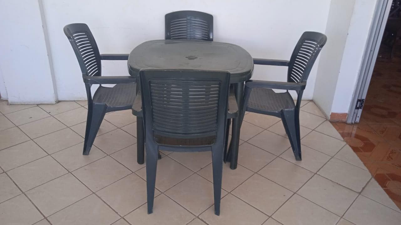 Mobilier de maison · — image 1