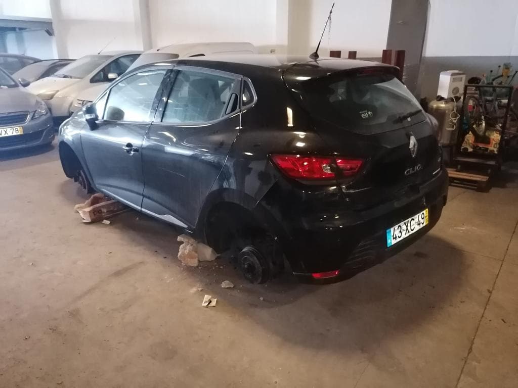 Renault Clio 1.5DCI · Ano 2015 — imagen 3