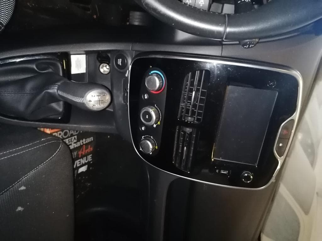Renault Clio 1.5DCI · Ano 2015 — imagen 13