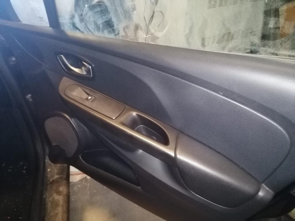 Renault Clio 1.5DCI · Ano 2015 — imagen 24