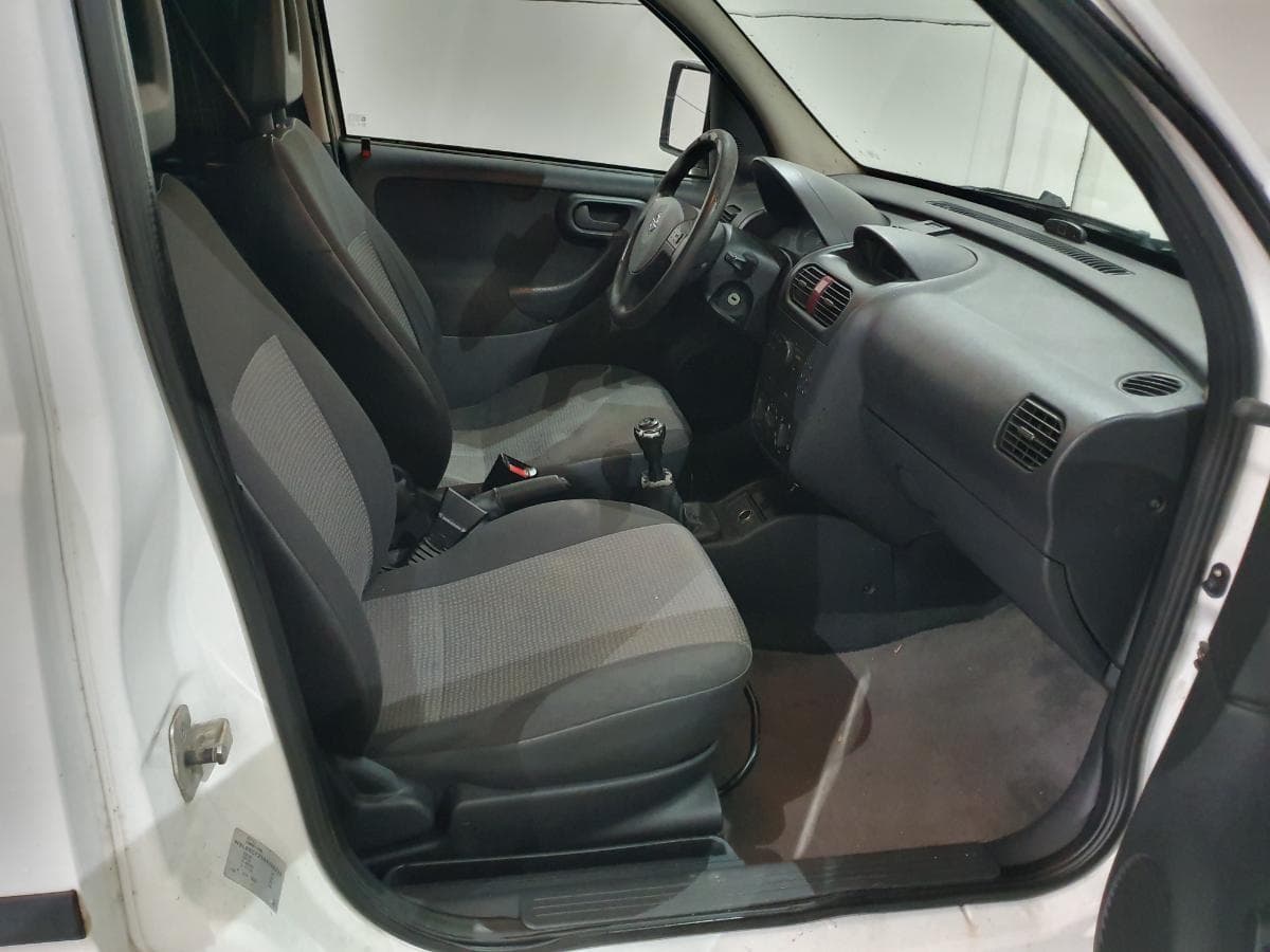 Opel Combo 1.3CDTI 16V · Ano 2008 — imagem 23