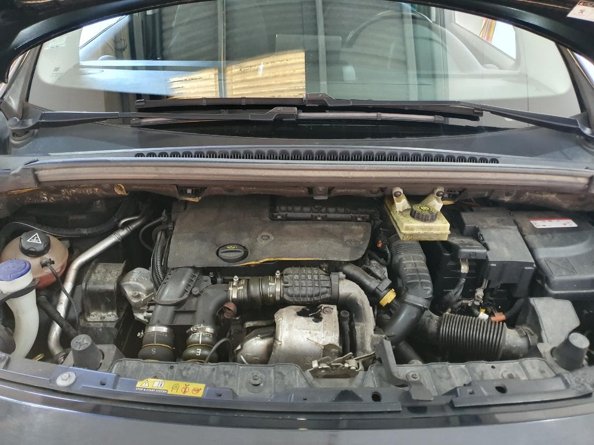 Peugeot 3008 1.6 BlueHDI · Ano 2015 — imagem 11