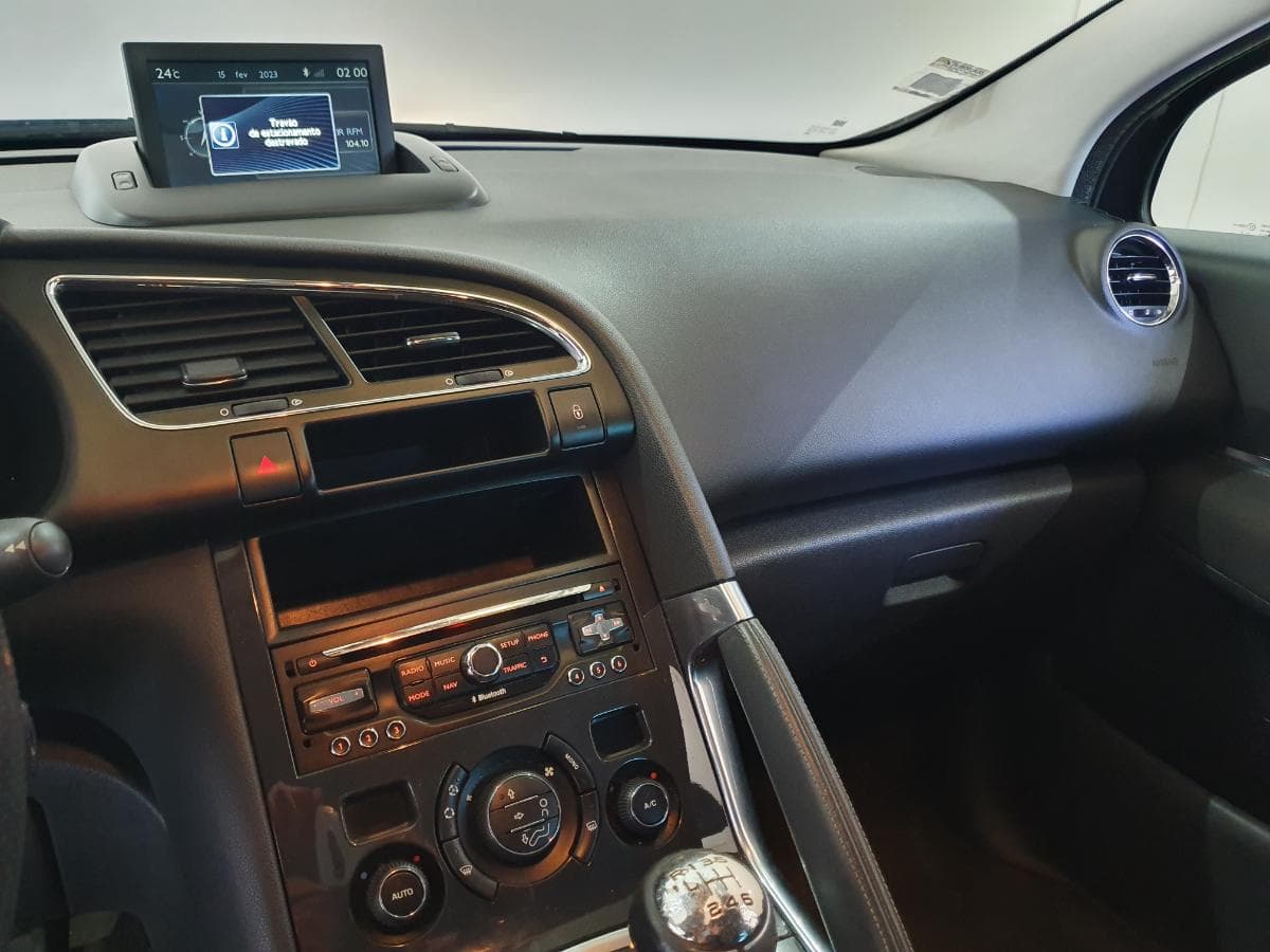 Peugeot 3008 1.6 BlueHDI · Ano 2015 — imagem 38