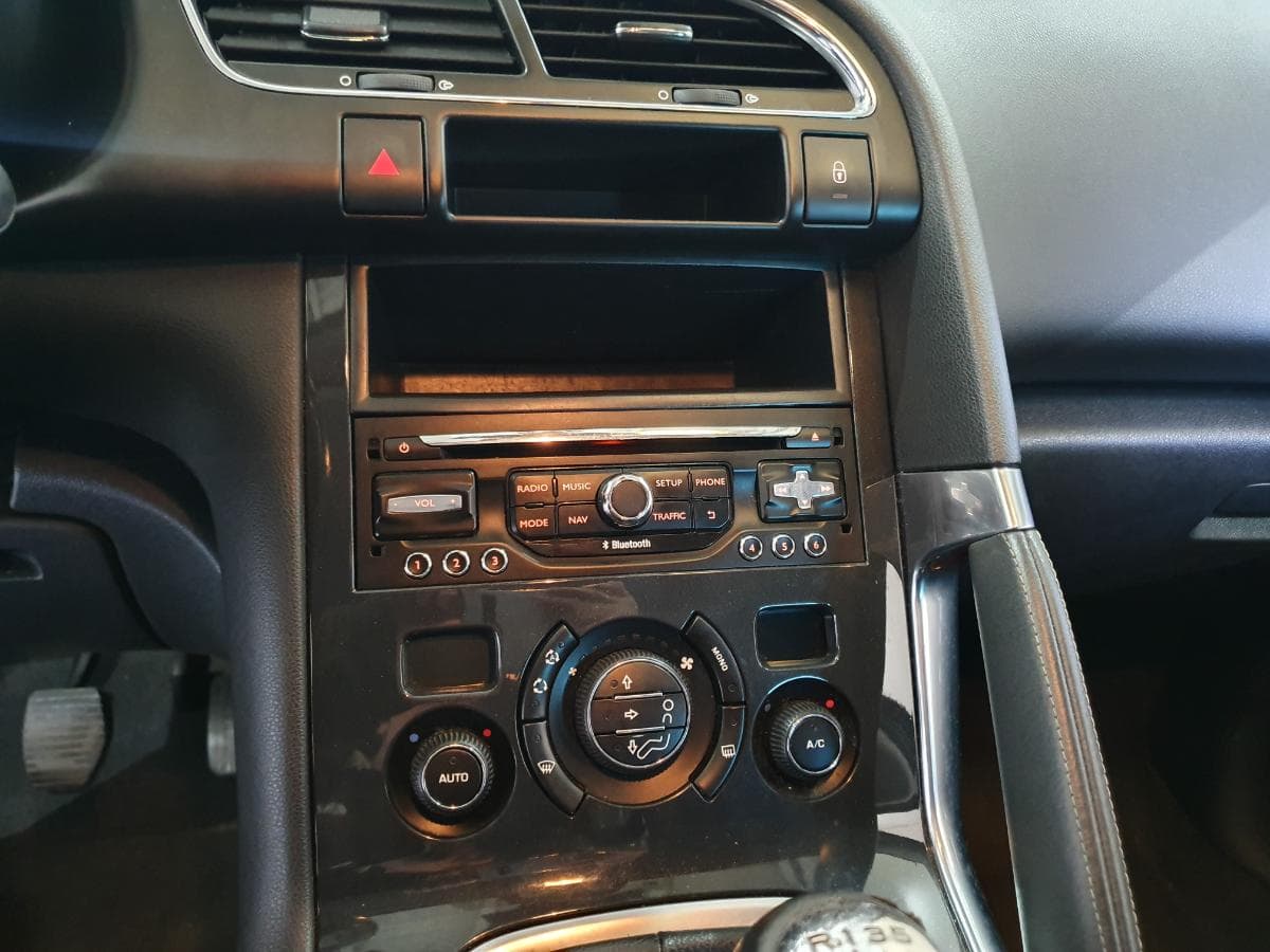 Peugeot 3008 1.6 BlueHDI · Ano 2015 — imagem 42