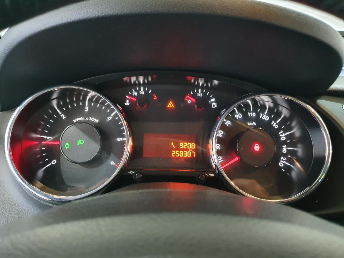 Peugeot 3008 1.6 BlueHDI · Ano 2015 — imagem 43