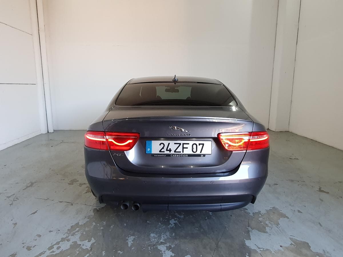 Jaguar XE 2.0D · Ano 2016 — image 7