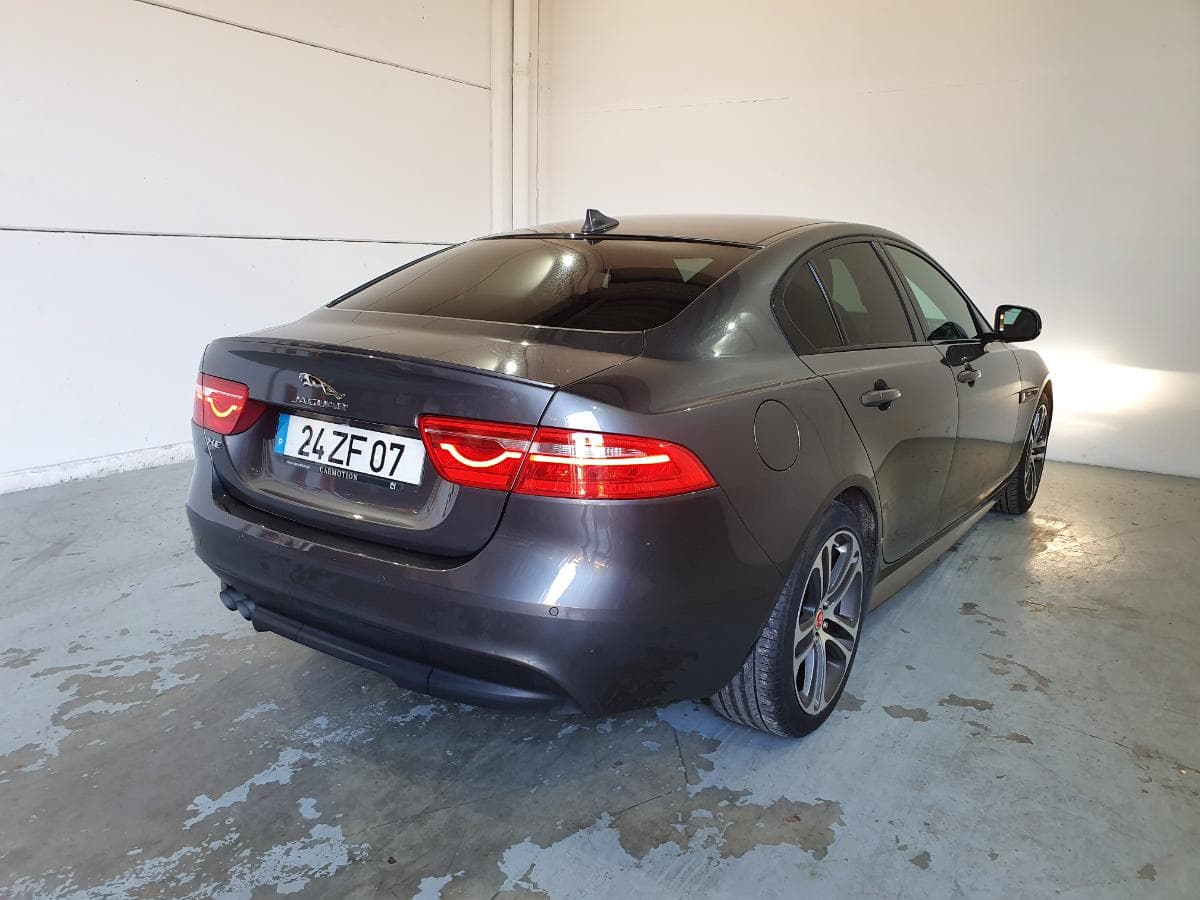 Jaguar XE 2.0D · Ano 2016 — image 9