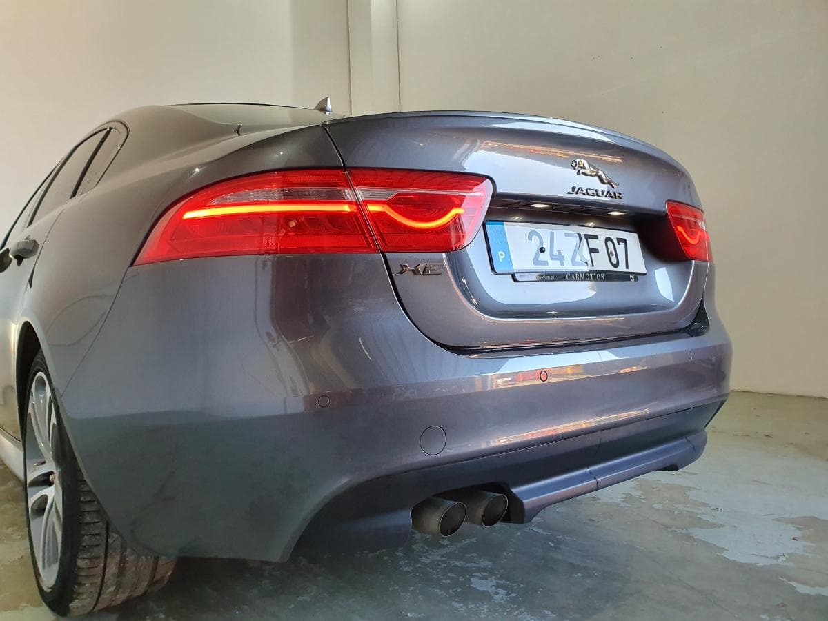 Jaguar XE 2.0D · Ano 2016 — image 10