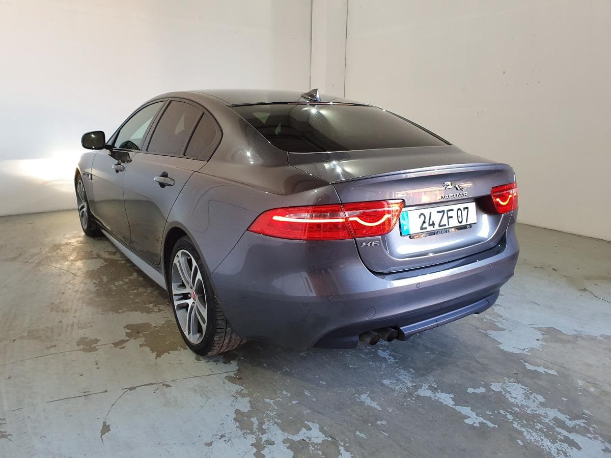 Jaguar XE 2.0D · Ano 2016 — image 11