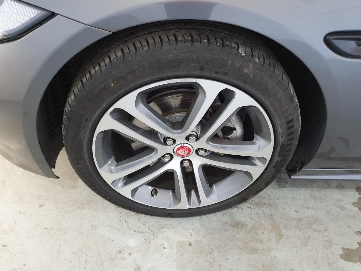 Jaguar XE 2.0D · Ano 2016 — image 16