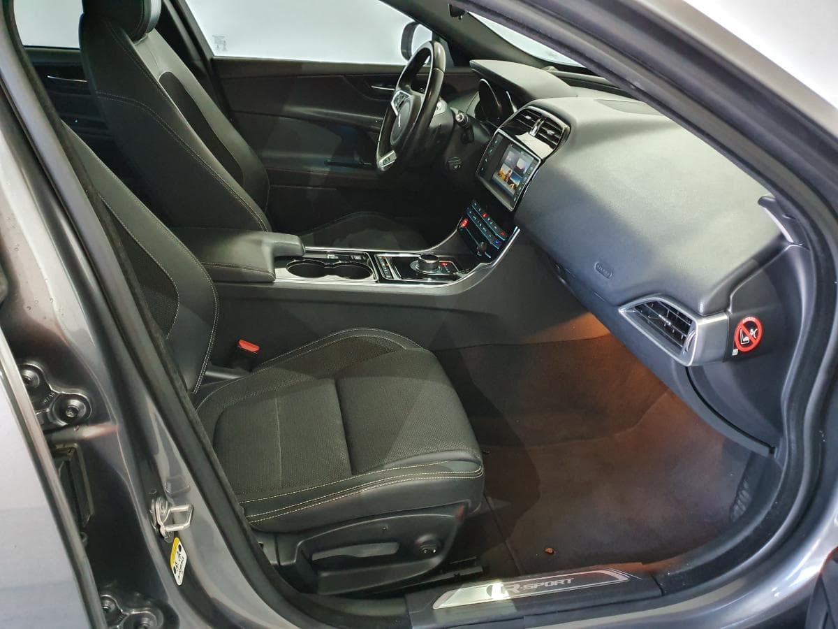Jaguar XE 2.0D · Ano 2016 — image 20