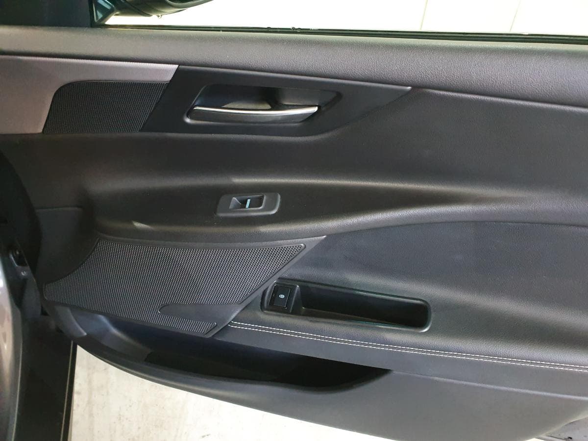 Jaguar XE 2.0D · Ano 2016 — image 24