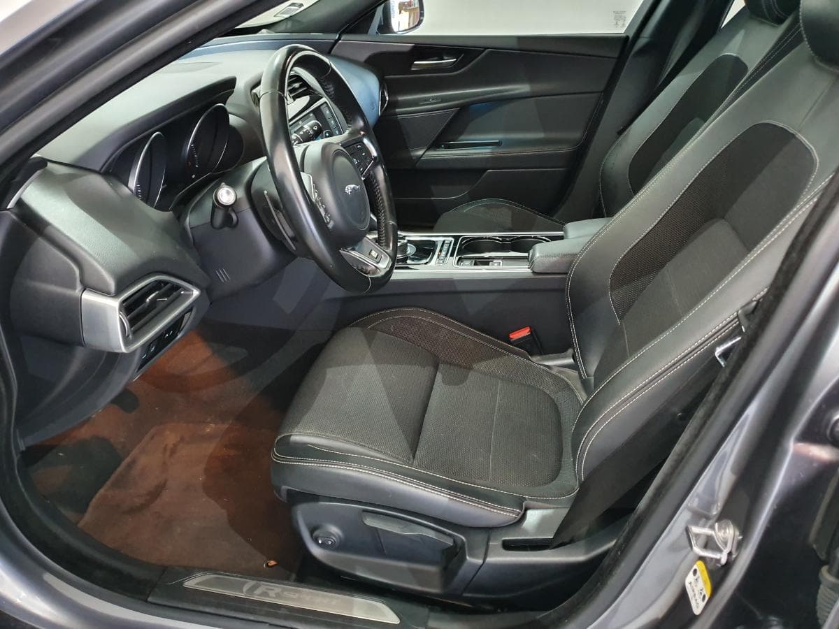 Jaguar XE 2.0D · Ano 2016 — image 28